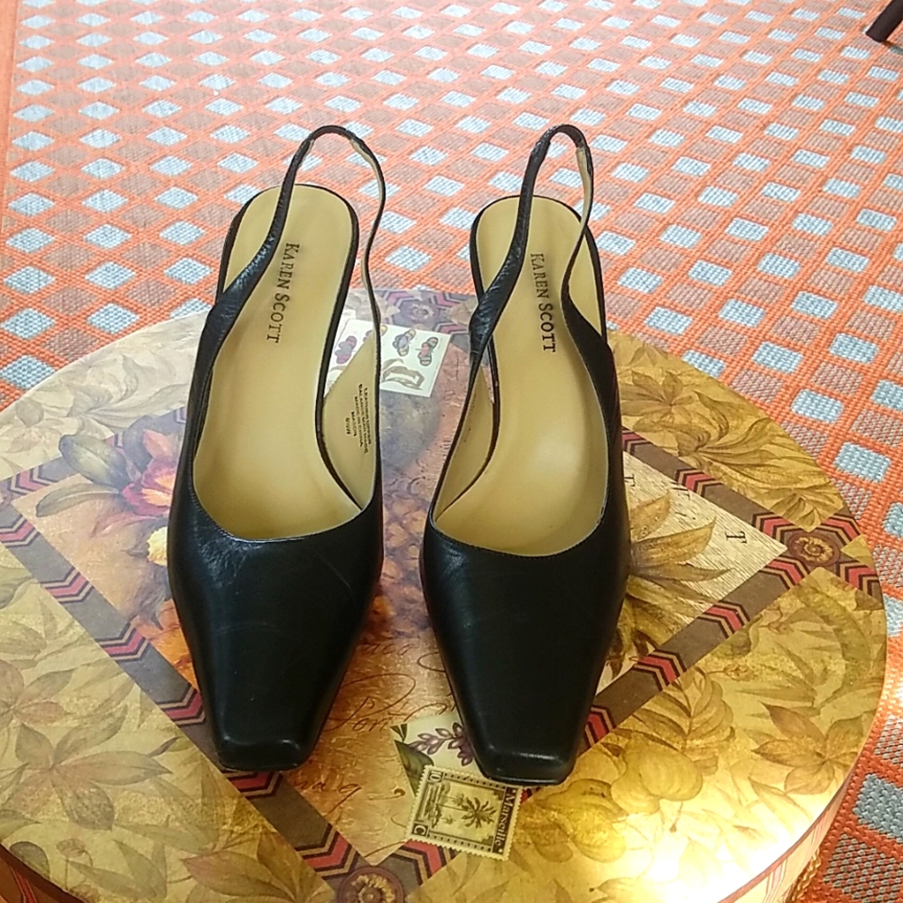 Karen Scott Shoes, Size 8 1/2 Wide. Fits Like A Medium.